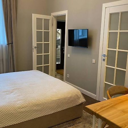 Hidden Gem With Its Own Private Entry At Lypky Apartment Kiev Exterior foto