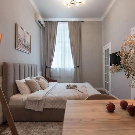 Hidden Gem With Its Own Private Entry At Lypky Apartment Kiev Exterior foto