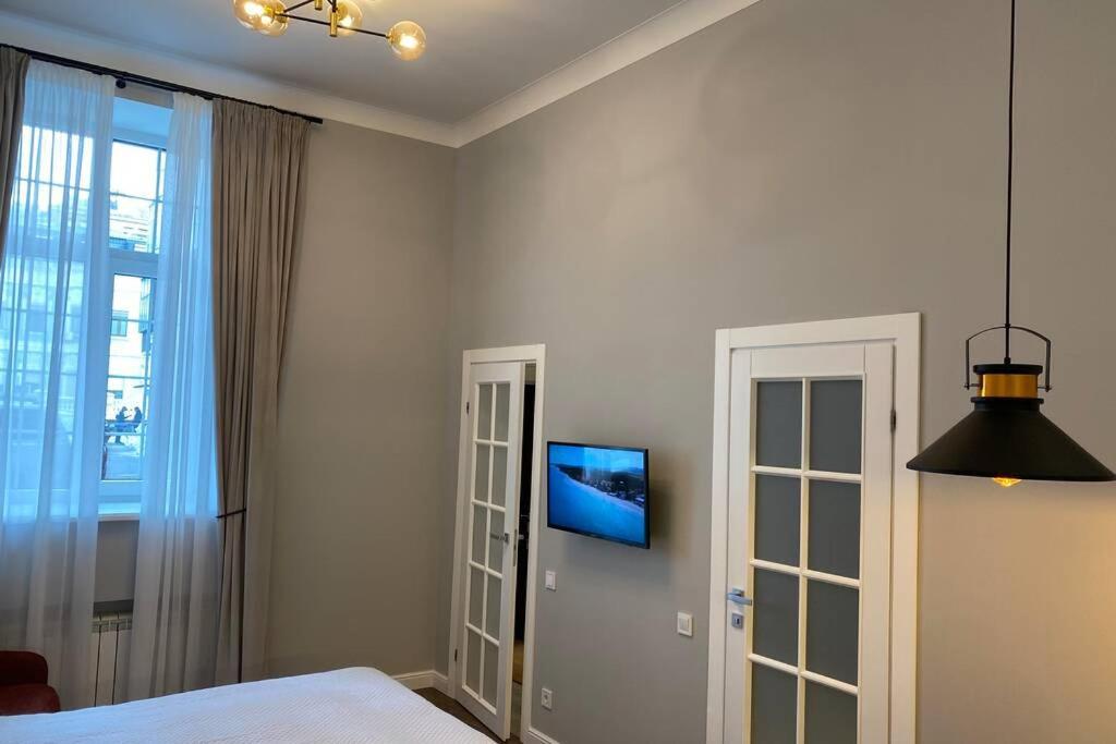 Hidden Gem With Its Own Private Entry At Lypky Apartment Kiev Exterior foto