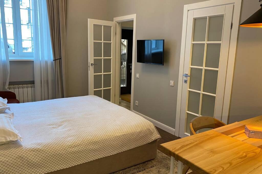 Hidden Gem With Its Own Private Entry At Lypky Apartment Kiev Exterior foto