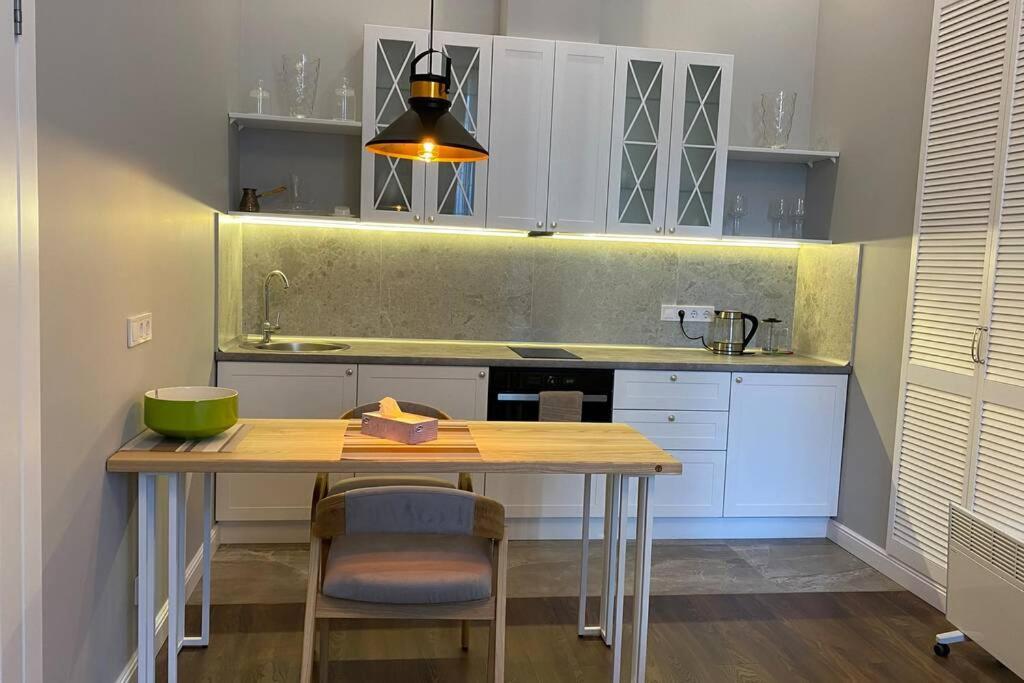 Hidden Gem With Its Own Private Entry At Lypky Apartment Kiev Exterior foto