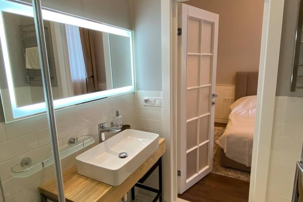 Hidden Gem With Its Own Private Entry At Lypky Apartment Kiev Exterior foto
